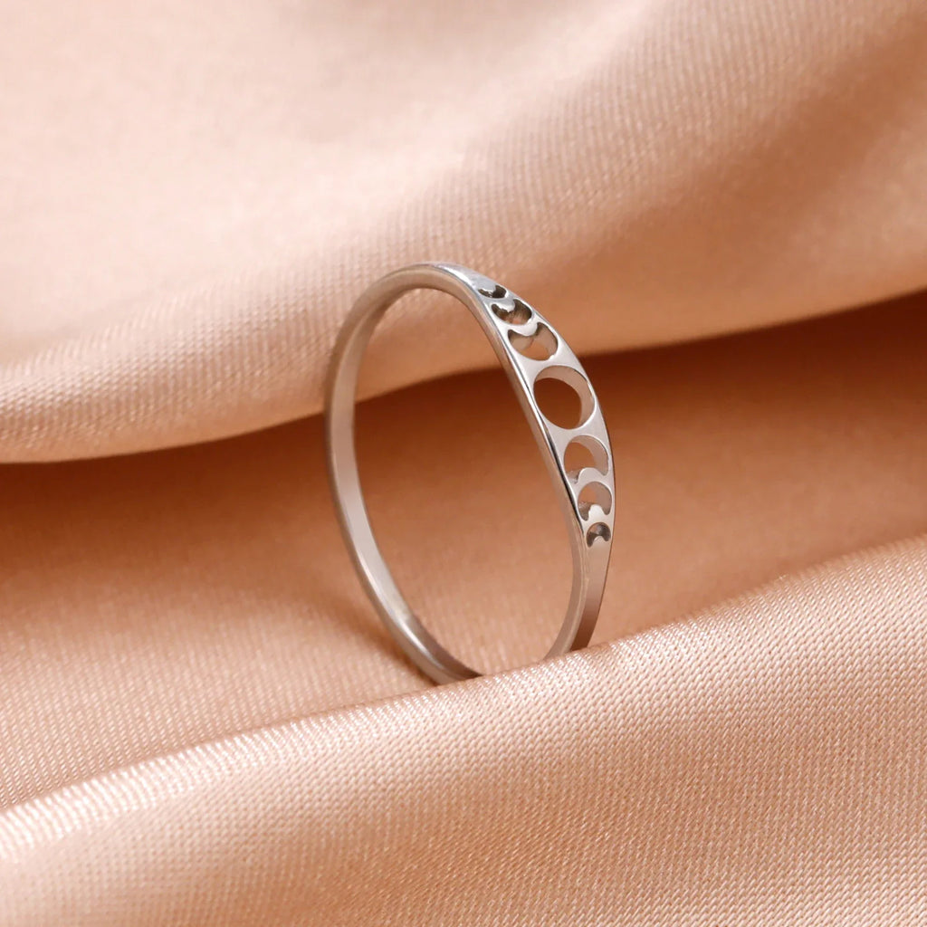 Lyra Moon Phase Ring