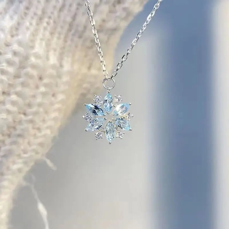 Arwen Zircon Snow Necklace
