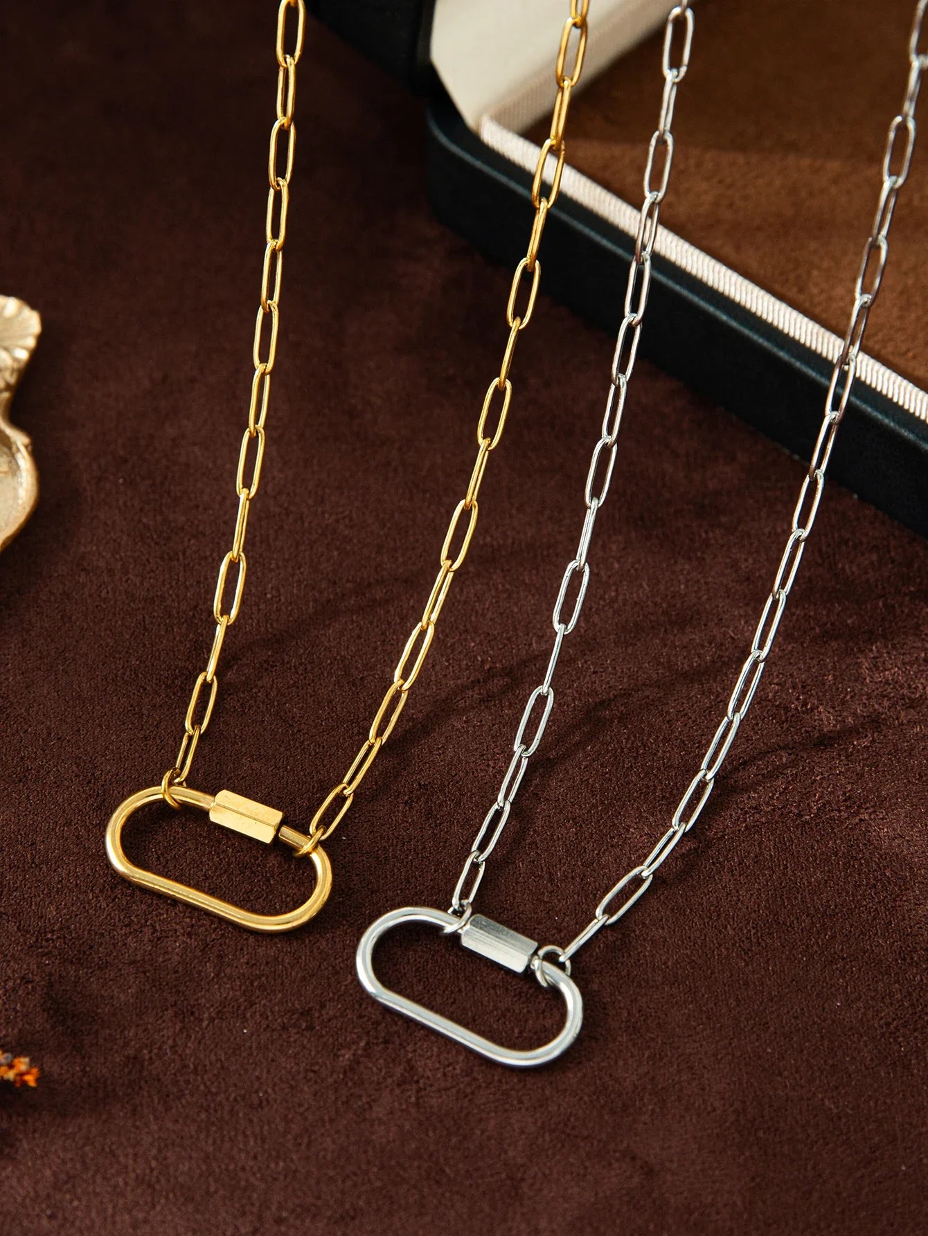 Elara Oval Link Necklace