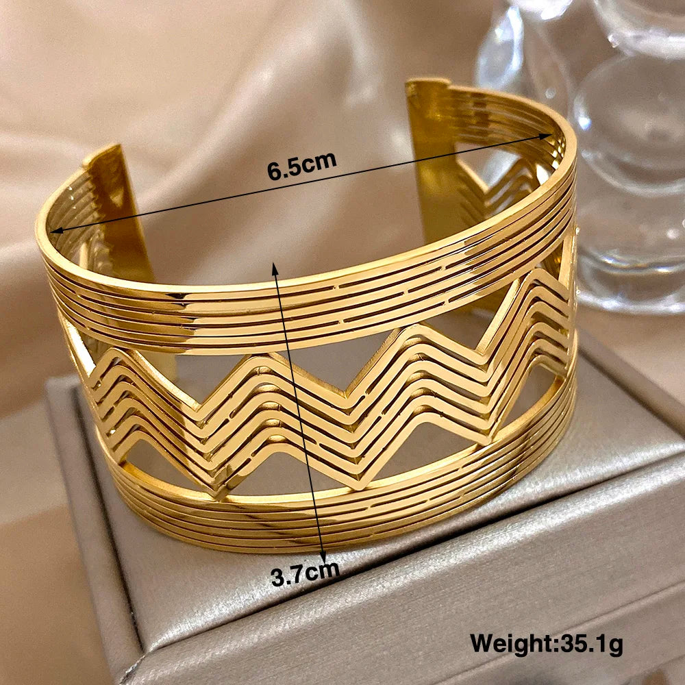Valora Wave Gold Cuff