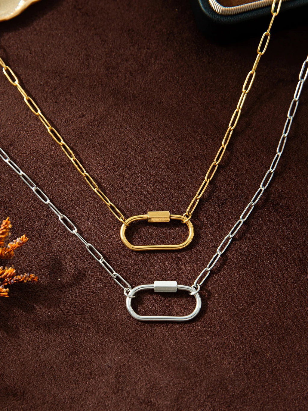 Elara Oval Link Necklace