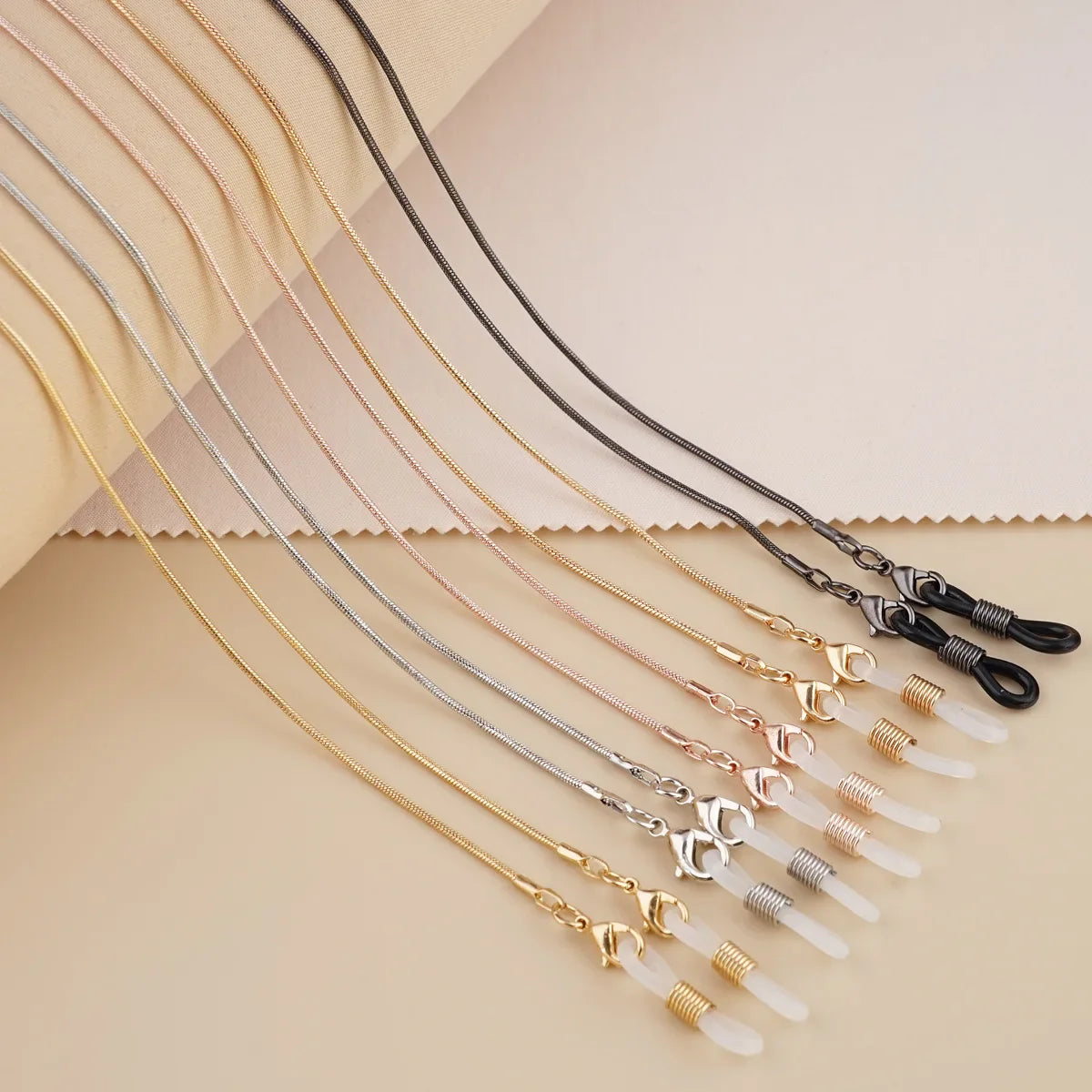 Aria Metal Glasses Chain