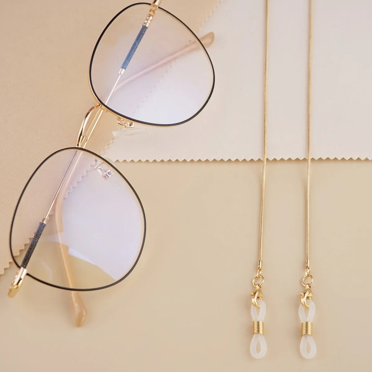 Aria Metal Glasses Chain