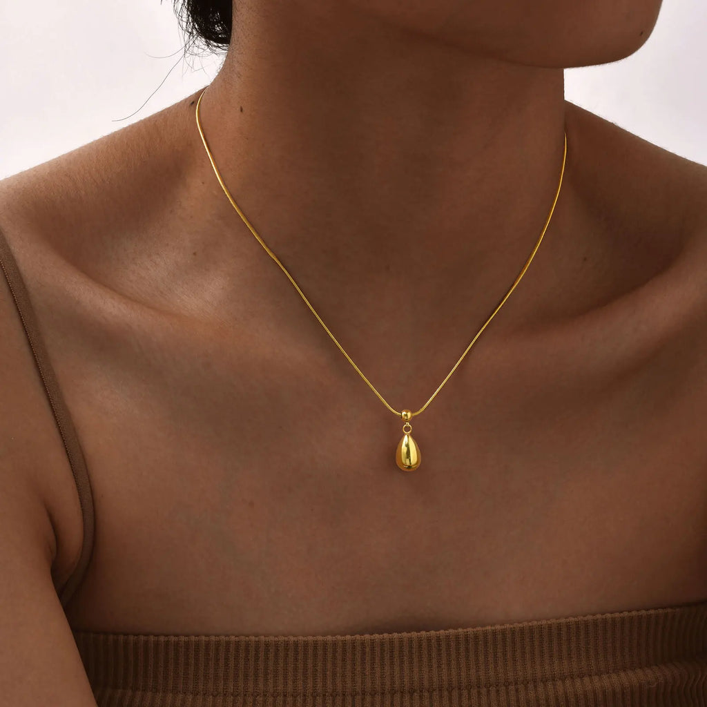 Elara Water Droplet Necklace
