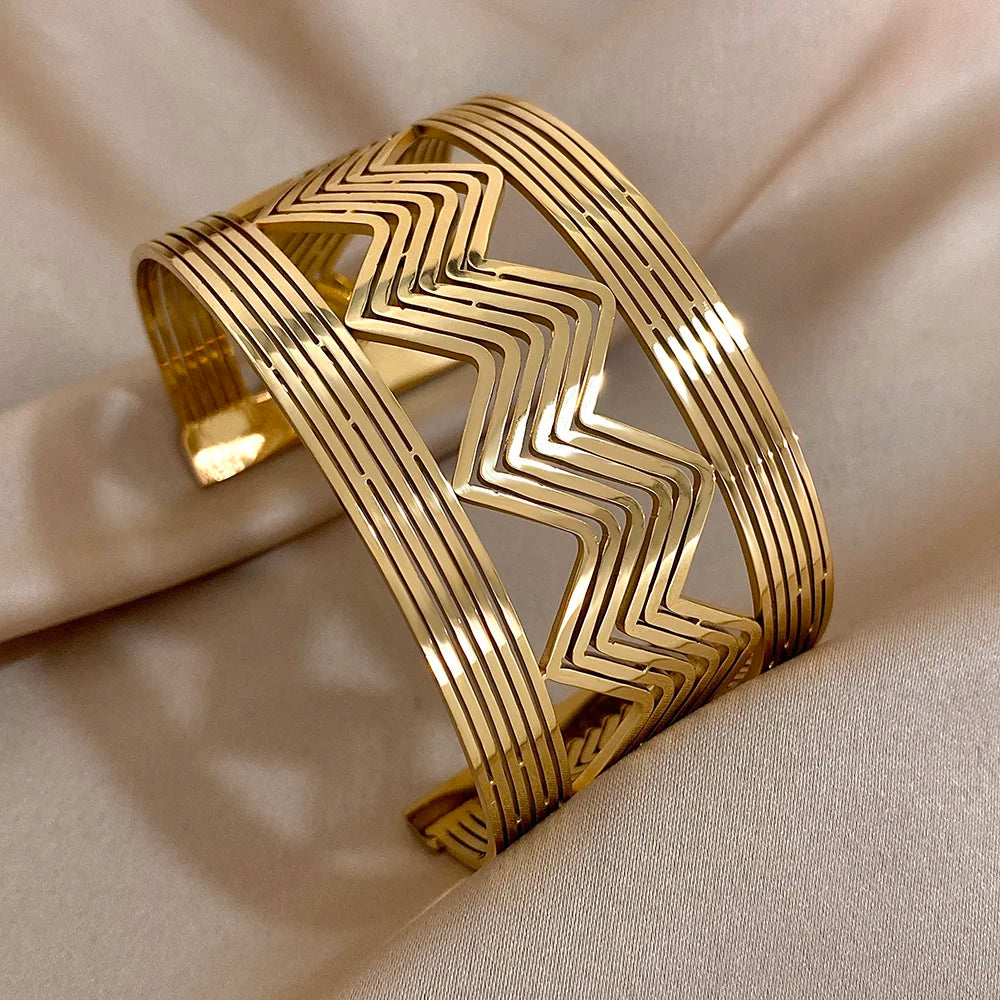 Valora Wave Gold Cuff