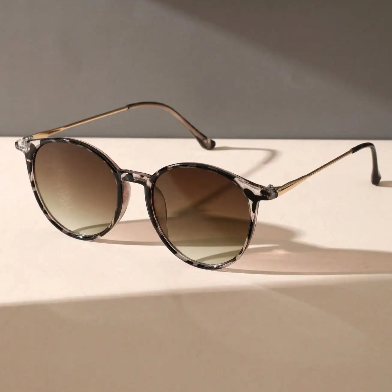 Leslie™ Classic Sunglasses