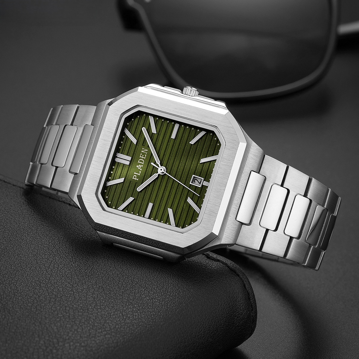 Calibre™ Modern Watch